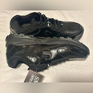 Men's Black SMITTY FIELD SHOES
NWT
$89.00 Athletic Shoes